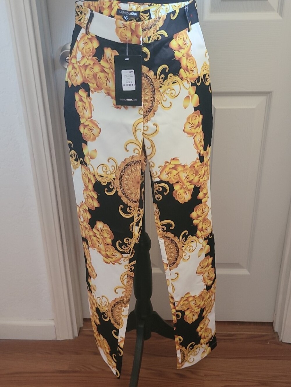 Fashion Nova Black White Gold Baroque Rose Print Pants S NEW WITH TAG - Picture 4 of 4